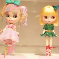 Fairy*Kitten messie's&sup1; 6%TOKIDOKI (left) and Anna Chambers Blythe dolls (right).
