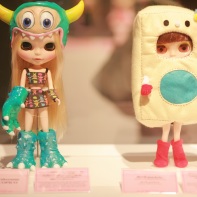 Noriya Takeyama and Piko Piko collaborated to create a monster Blythe doll (left) while the one on the right was made by Devil-Pockets (Shinichiro Kitai & Ayumi Urayama).