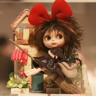 Cojicoji & Camomo (古事古辞＆花桃) created this Little Witch Blythe doll for the beauty contest.