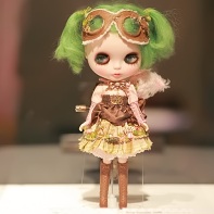 The steampunk-inspired Time Traveler Jade Blythe doll by the American team Feonalita and MixiMichi.