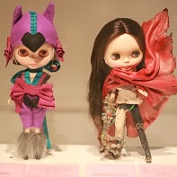 An Evangelion-inspired doll by Muchacha (left) and a weird Blythe doll by Kenzo (Studio-UOO!).