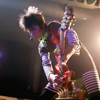 Caramelman gave quite a fun live performance dressed in his outlandish attire.