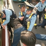 Although without any real riot gear, the work of the police was only interrupted by shouting.