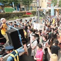 The 'Stop Nuclear Power' protest march on the Yasukuni-dōri in Shinjuku.