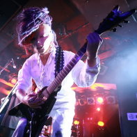 Hernia 44's guitar player Multi_co wearing a mask during the first songs.