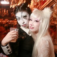 Friends Shōko and Reiko costumed as black and white cats.