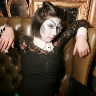 Cat girl Shōko relaxes in the nice decor of the Trump Room.
